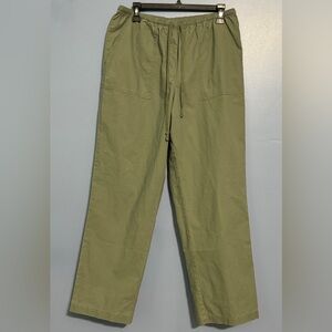 LL Bean Women’s Pants Green Pockets EUC No Flaws Classic Fit Medium